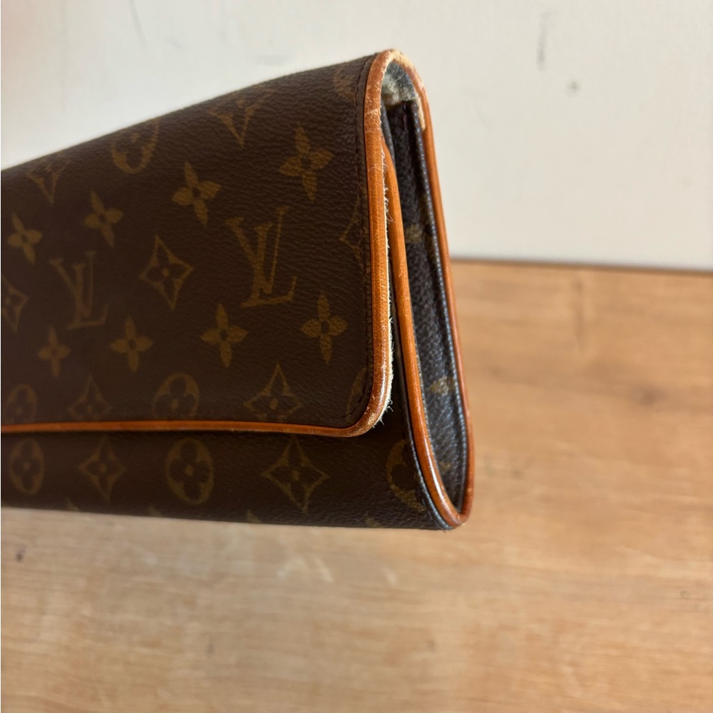 Authentic clutch monogram - Picture 2 of 10